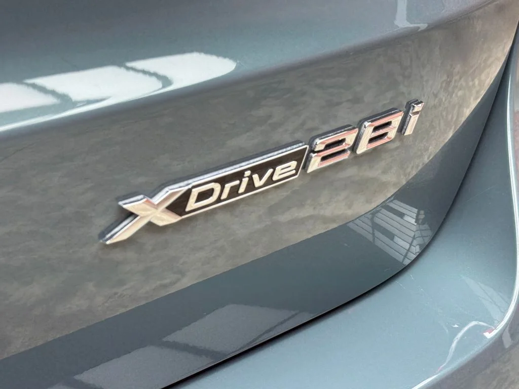 Used 2024 Green BMW xDrive28i image 5