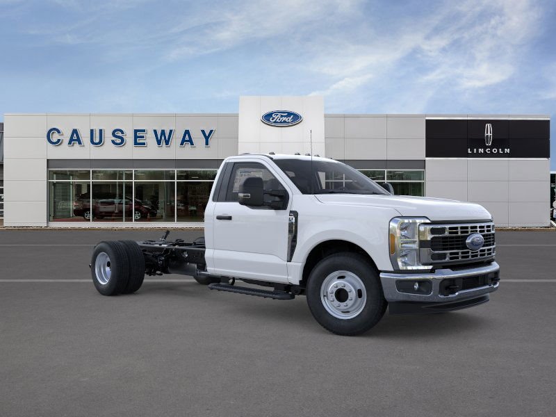 New 2026 Oxford White Ford F-350® XL image 40