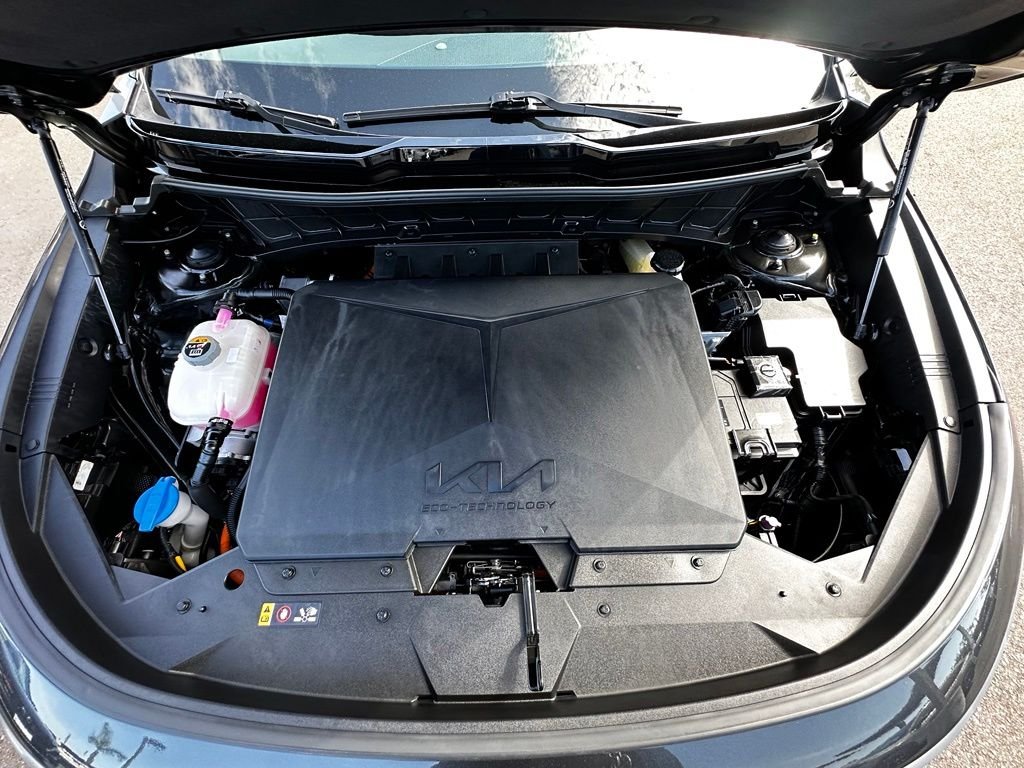 Used 2023 Gray Kia Wind image 16