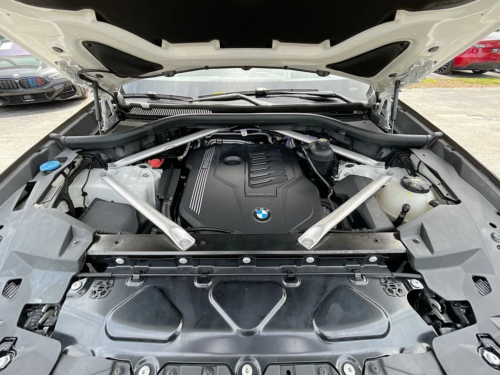 Used 2022 White BMW xDrive40i image 32