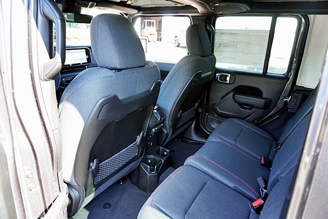 New 2026 Granite Crystal Metallic Clear-Coat Exterior Paint Jeep Rubicon image 21