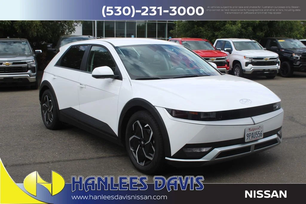 Used 2024 White Hyundai SEL image 5