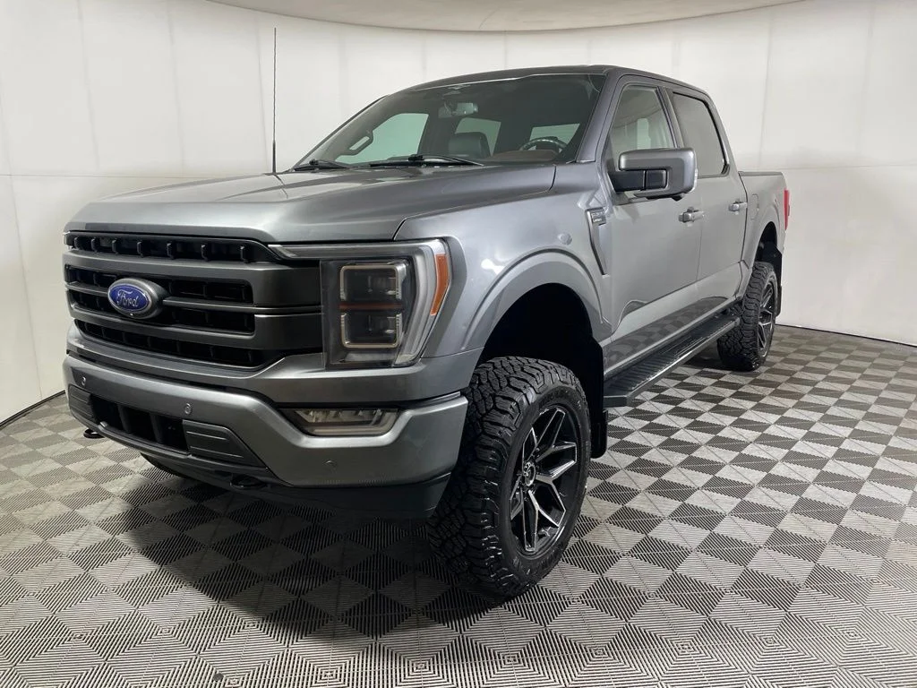 Used 2023  Ford Lariat image 4