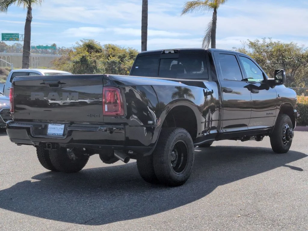 New 2026 Diamond Black Crystal Pearl-Coat Exterior Paint RAM Big Horn image 5
