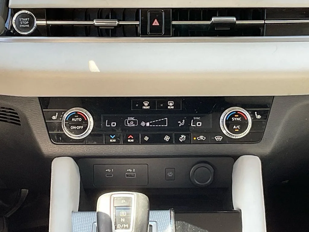 Used 2022 Silver Mitsubishi SEL image 23