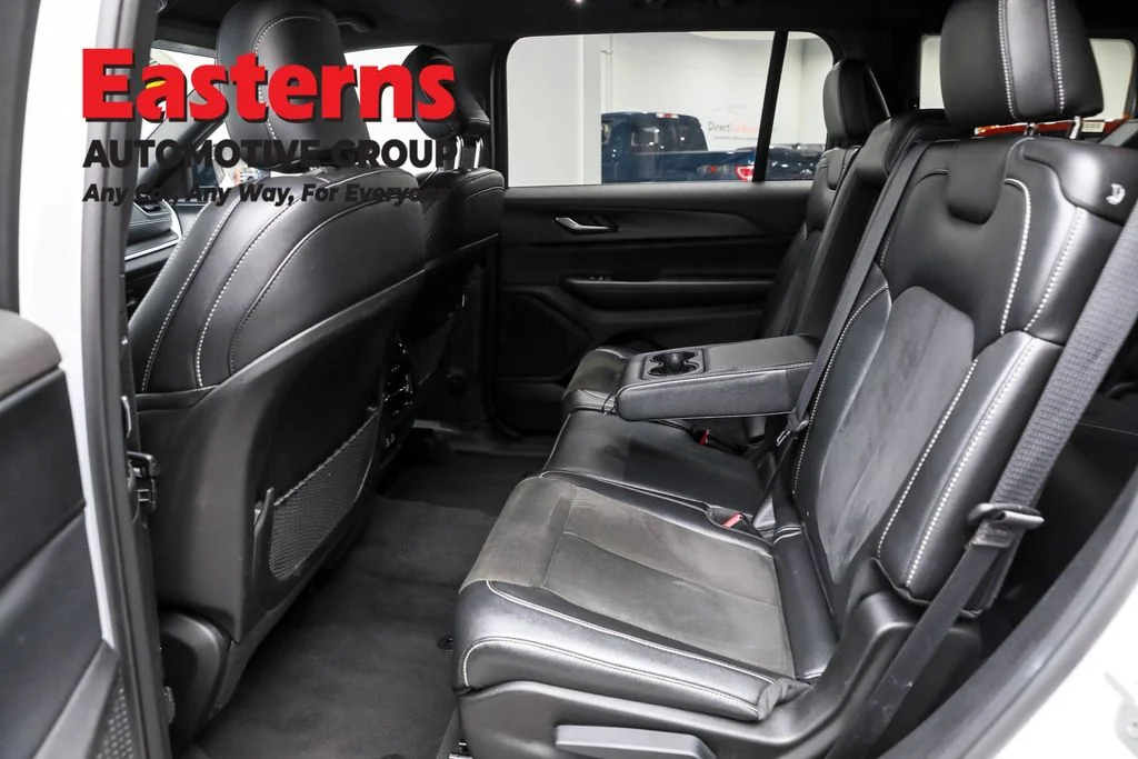 Used 2024 White Jeep Altitude image 22