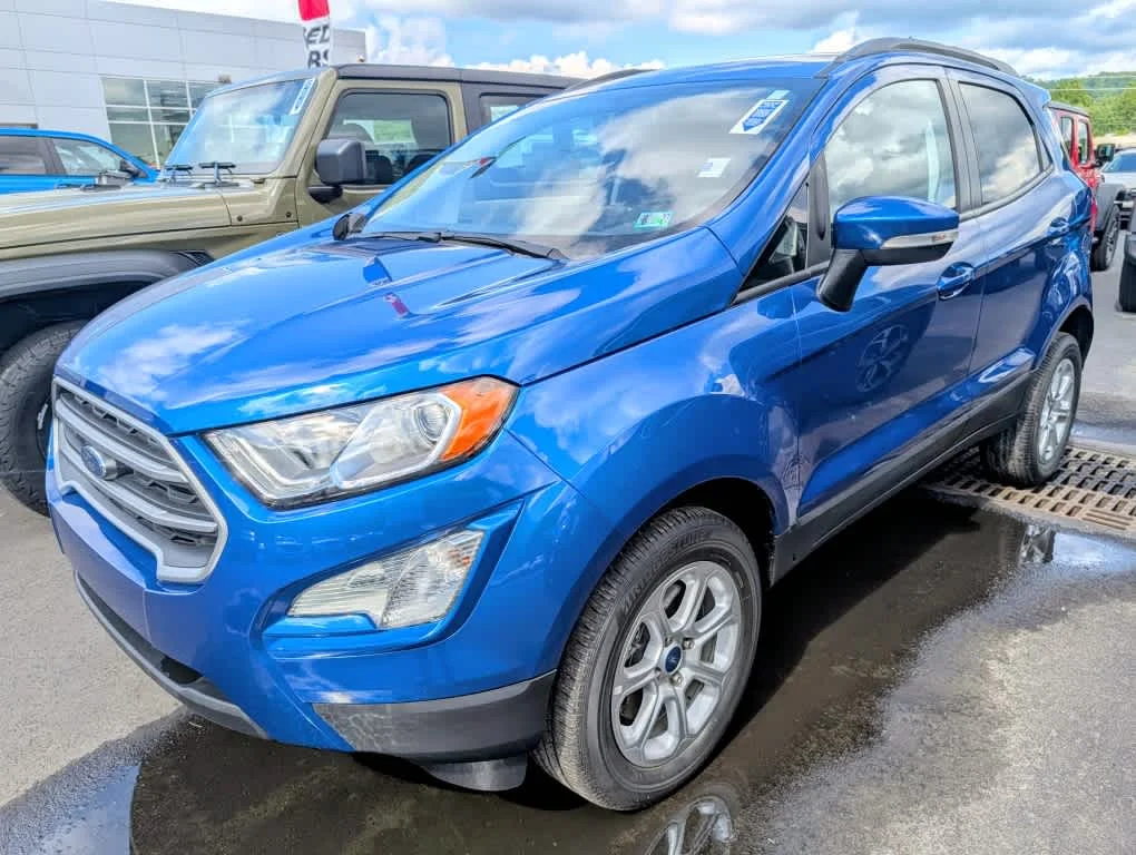 Used 2022 Lightning Blue Ford SE image 3