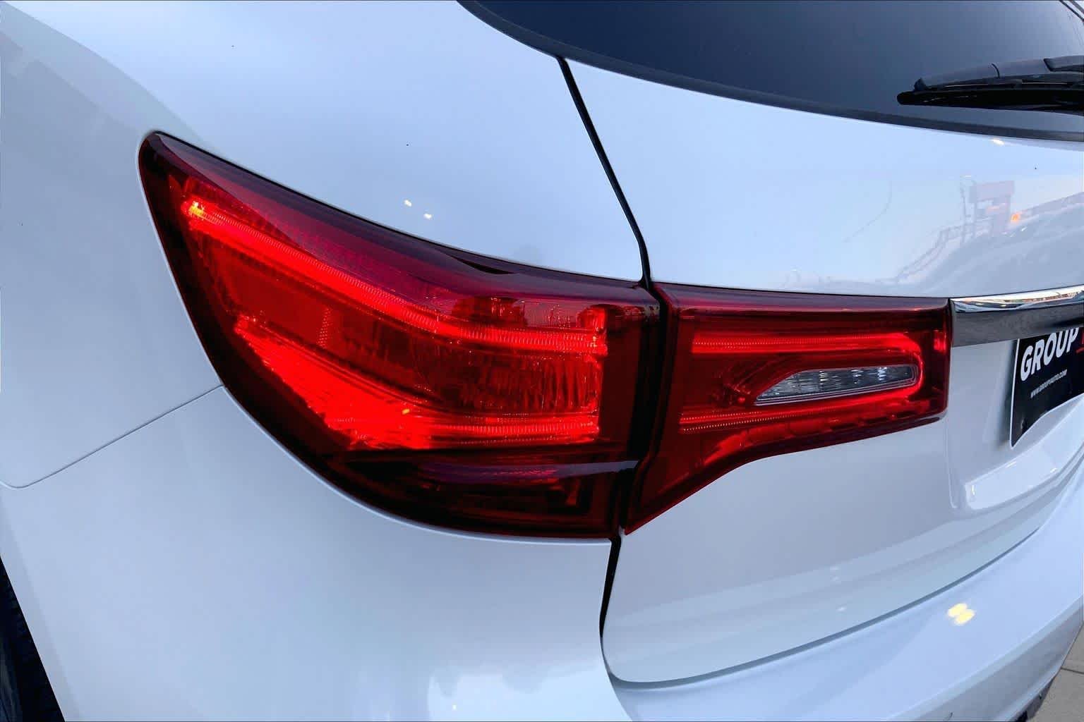 Used 2020 Platinum White Pearl Acura with Advance Package image 28