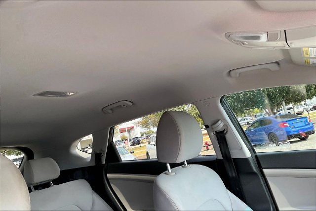 Used 2020 Black Hyundai SE image 19