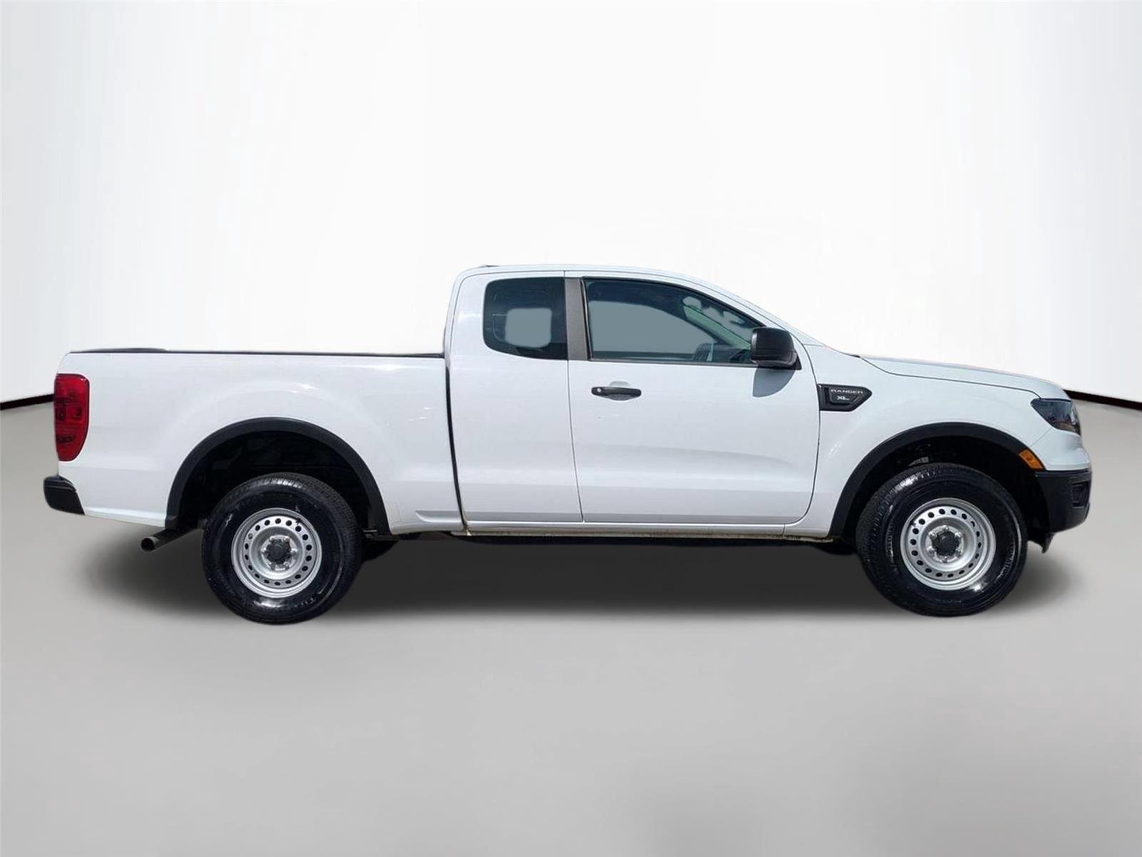 Used 2019  Ford XL image 4