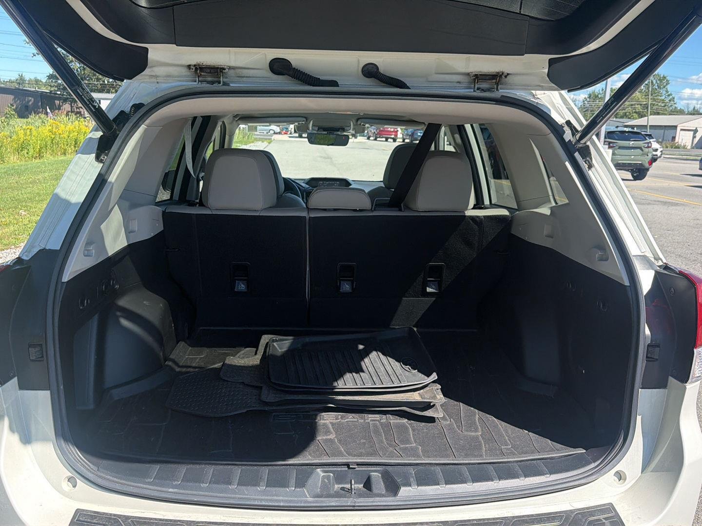Used 2019 Crystal White Pearl Subaru Limited image 21