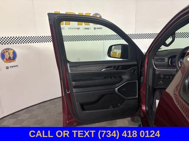 Used 2024 Velvet Jeep Series II image 18
