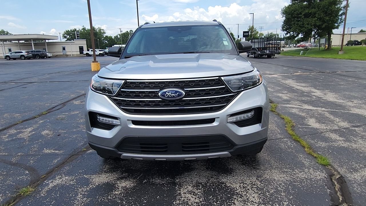 Used 2024 Silver Ford XLT image 3