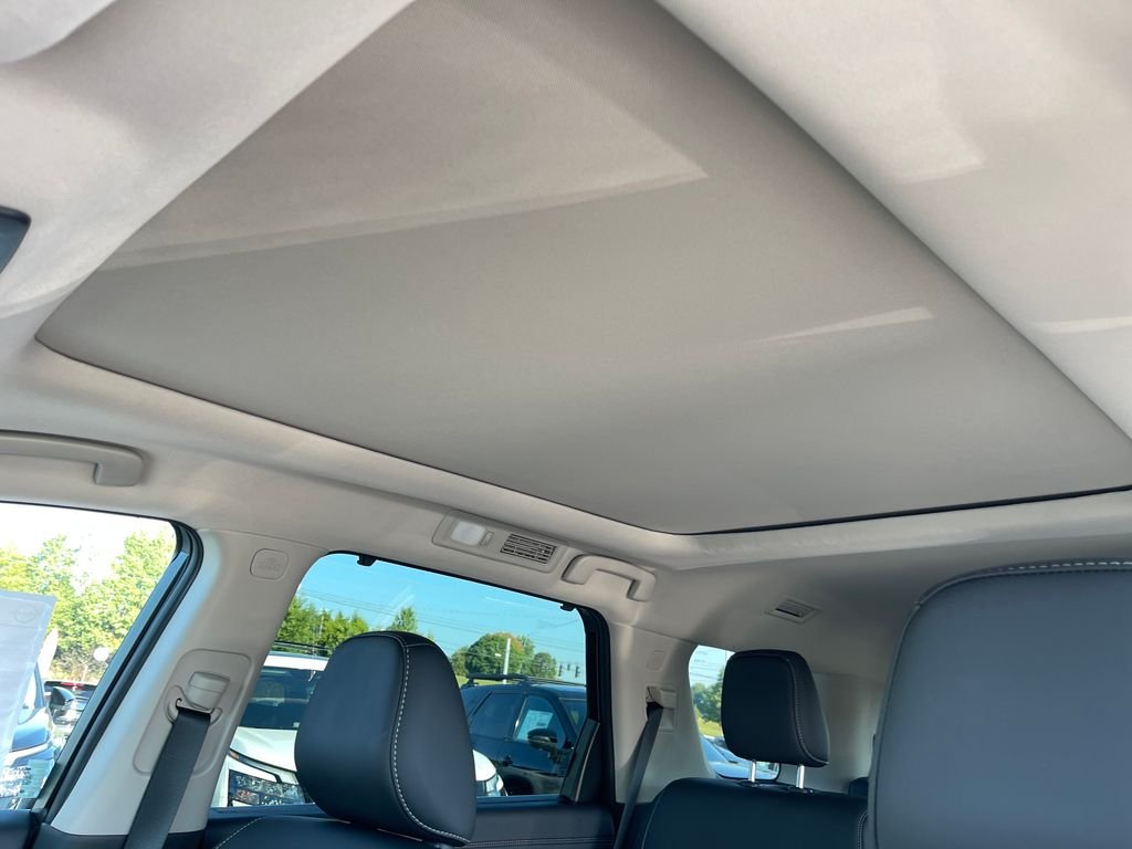 New 2026 Everest White Pearl TriCoat Nissan Platinum image 23
