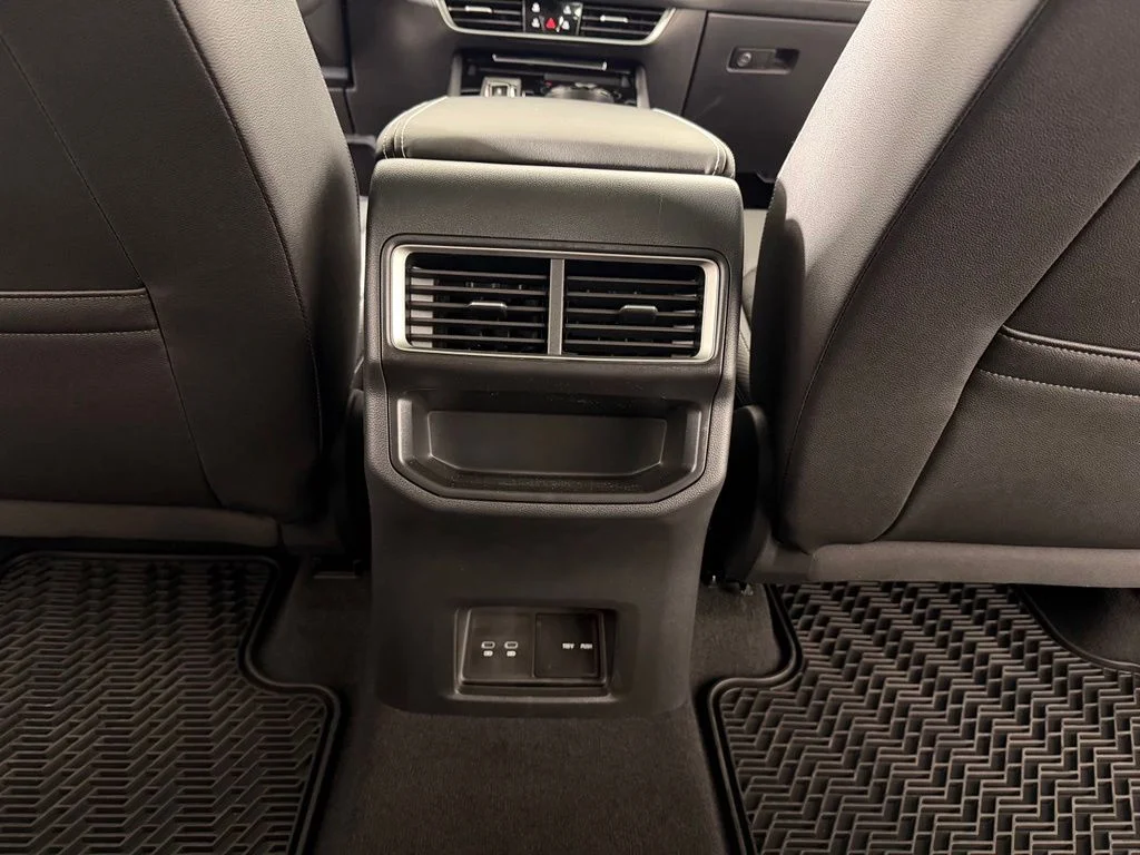 New 2026 Silver Volkswagen 2.0T SE w/Technology image 20