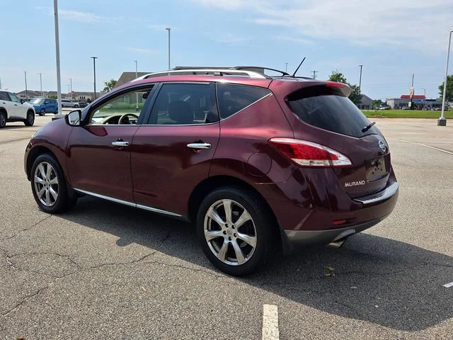 Used 2012 Red Nissan LE image 9