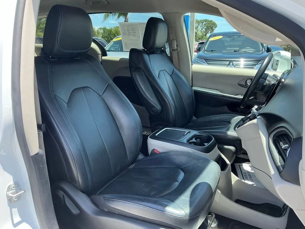 Used 2021 White Chrysler Touring L image 11