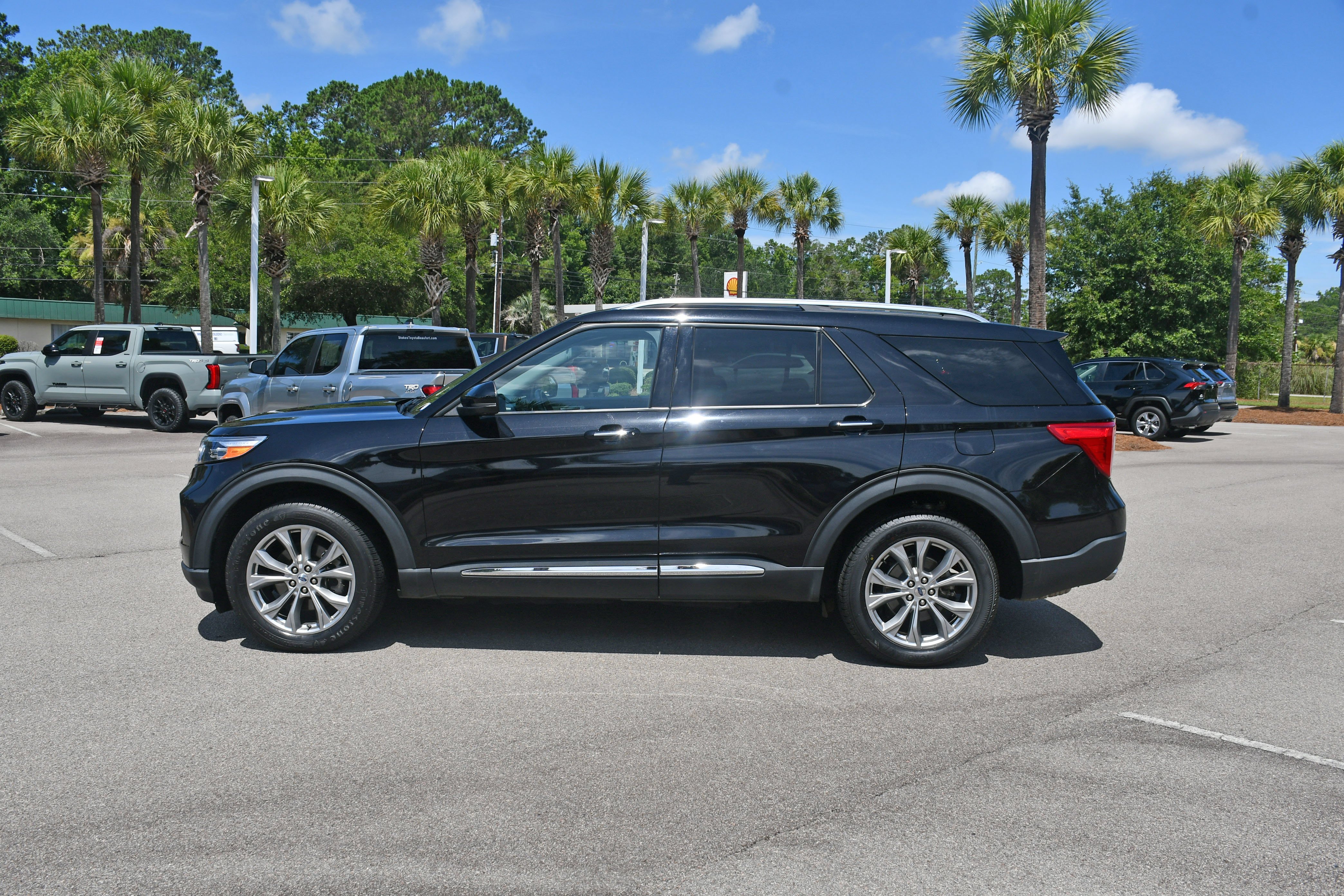 Used 2023 Black Ford Limited image 5
