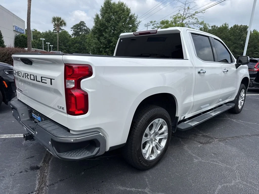 Used 2022 Iridescent Pearl Tricoat Chevrolet LTZ image 3