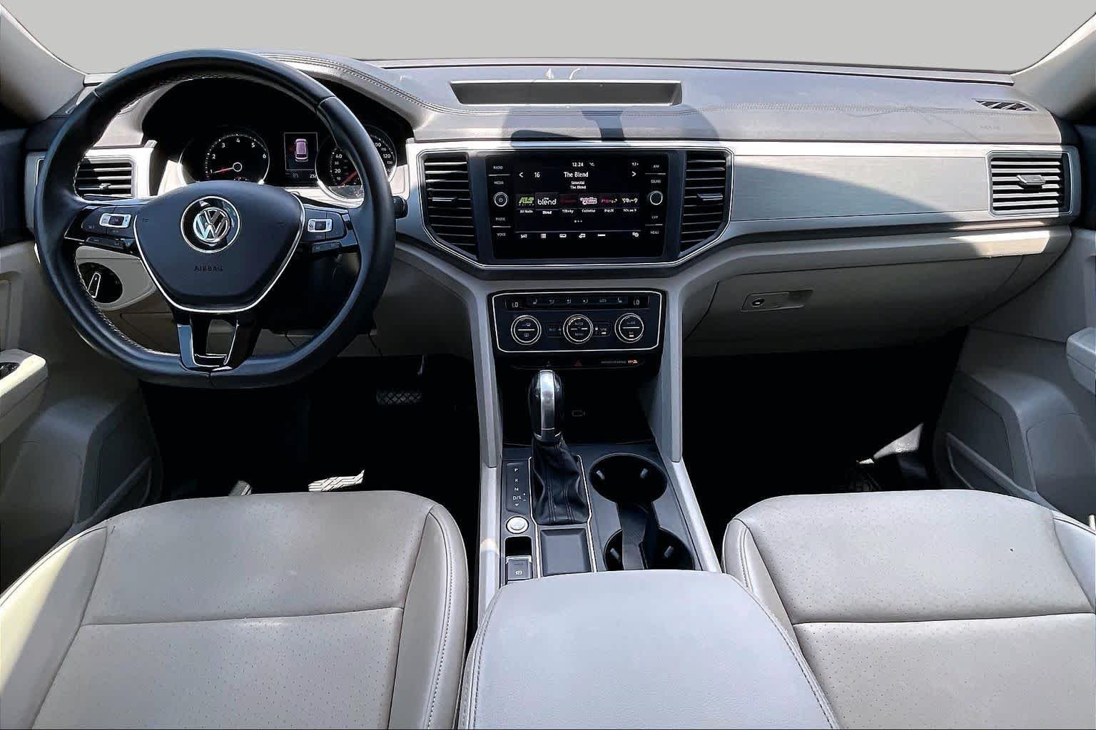 Used 2019 Pure White Volkswagen 3.6L V6 SE image 15