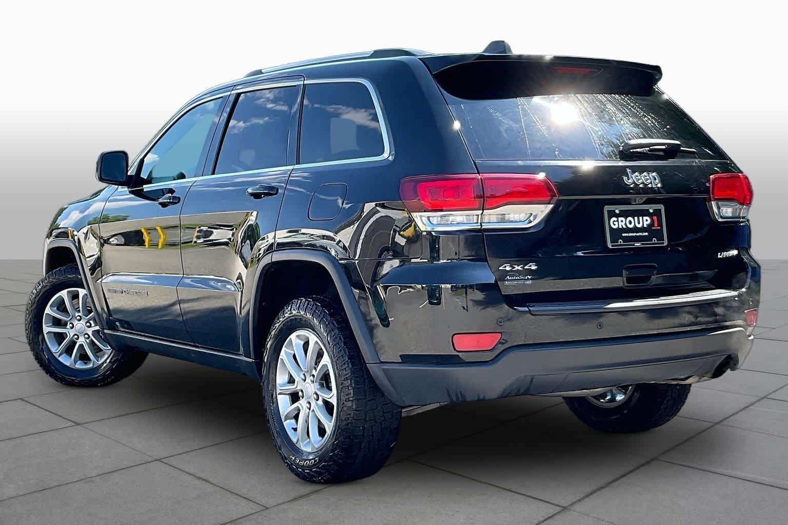 Used 2021 Diamond Black Crystal Pearlcoat Jeep Laredo X image 11