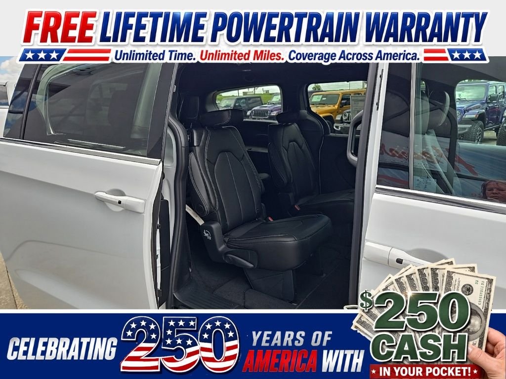New 2027 Bright White Clear-Coat Exterior Paint Chrysler Select image 81