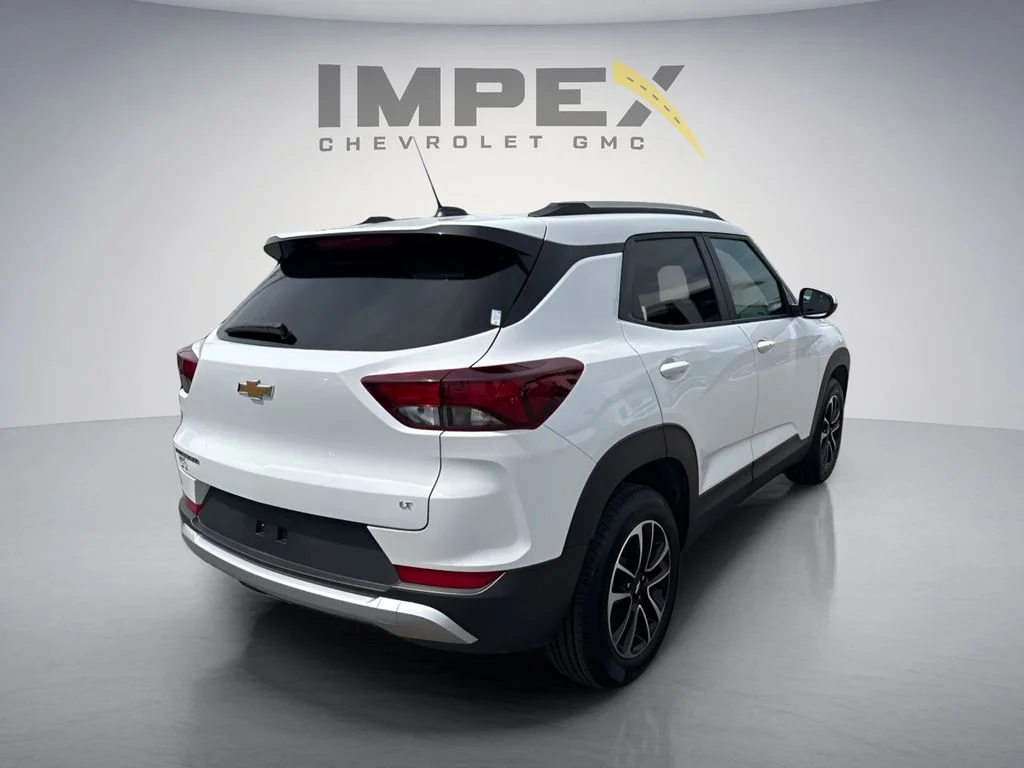 Used 2025 White Chevrolet LT image 5