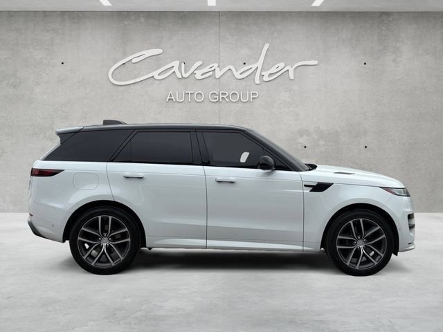 Used 2023  Land Rover SE Dynamic image 18