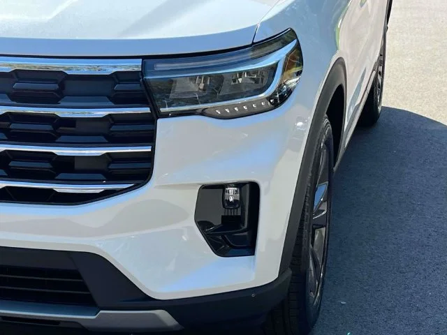 New 2026 Star White Metallic Tri-Coat Ford Active image 9