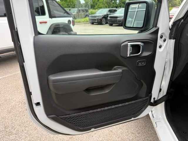 New 2026 Bright White Clear-Coat Exterior Paint Jeep Sport image 14