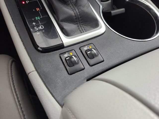 Used 2015 Predawn Gray Mica Toyota XLE image 34