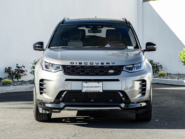 New 2024 Silicon Silver Land Rover SE image 3