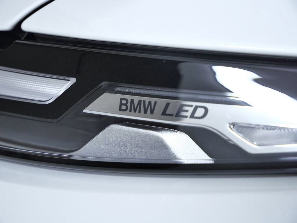 Used 2026 White BMW xDrive40i image 5