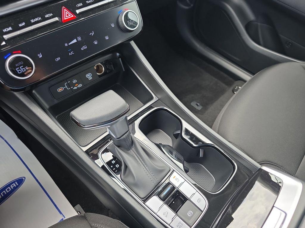 New 2026 White Pearl Hyundai SEL FWD image 21