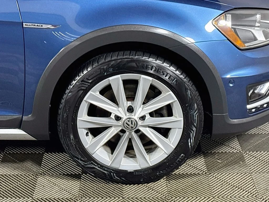 Used 2017 Blue Volkswagen TSI SE image 23