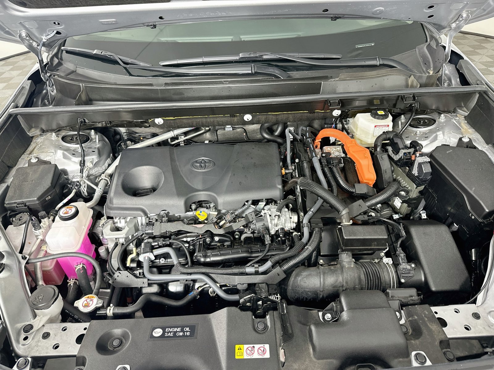 Used 2025 Silver Sky Metallic Toyota XLE image 29