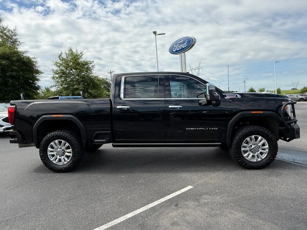 Used 2022 Black GMC Denali image 8