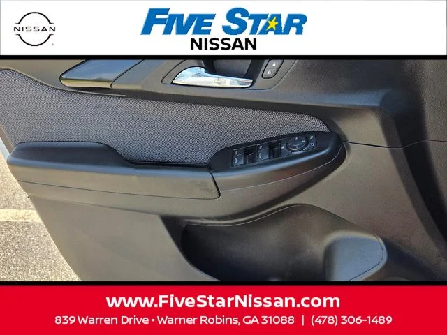 Used 2022 White Chevrolet LT image 31
