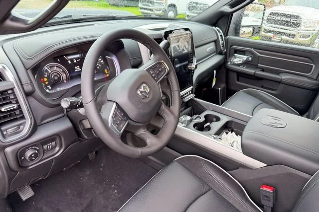 New 2026 Diamond Black Crystal Pearl-Coat Exterior Paint RAM Laramie image 14