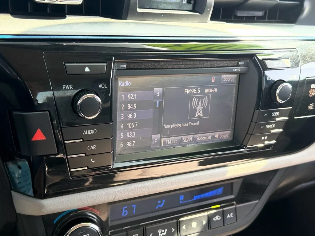 Used 2015 Gray Toyota LE image 21