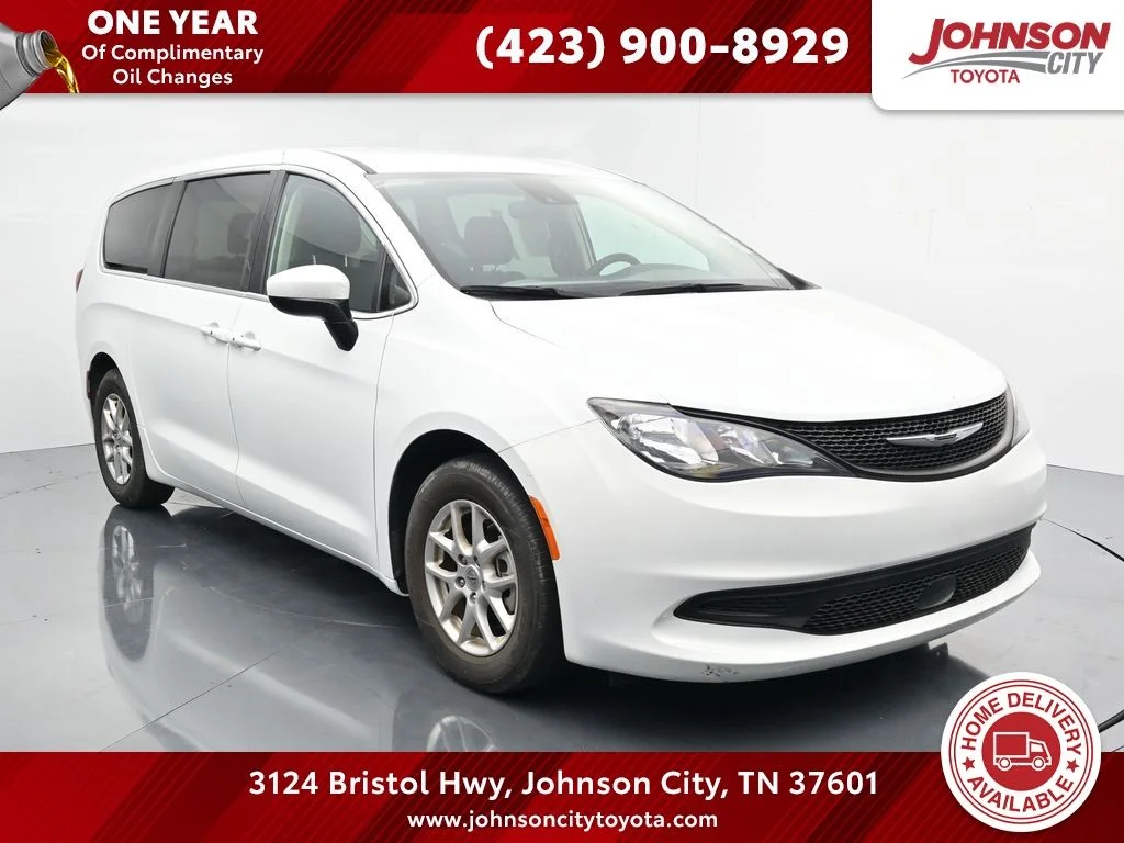 2023 Chrysler Voyager LX's photo