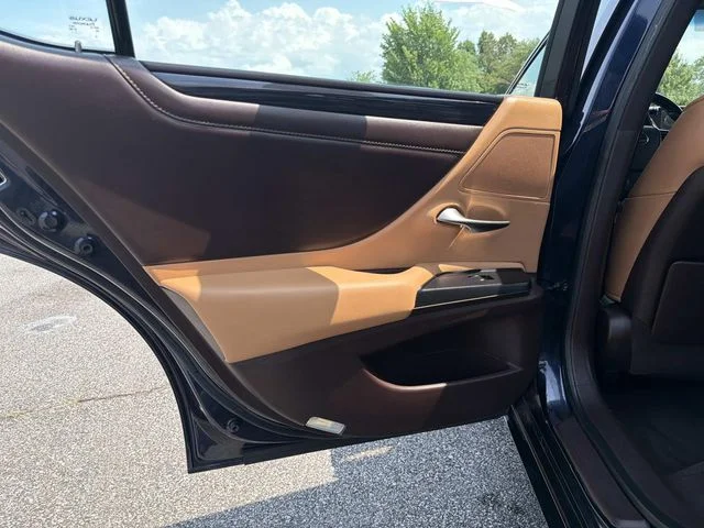 Used 2021  Lexus 350 image 22