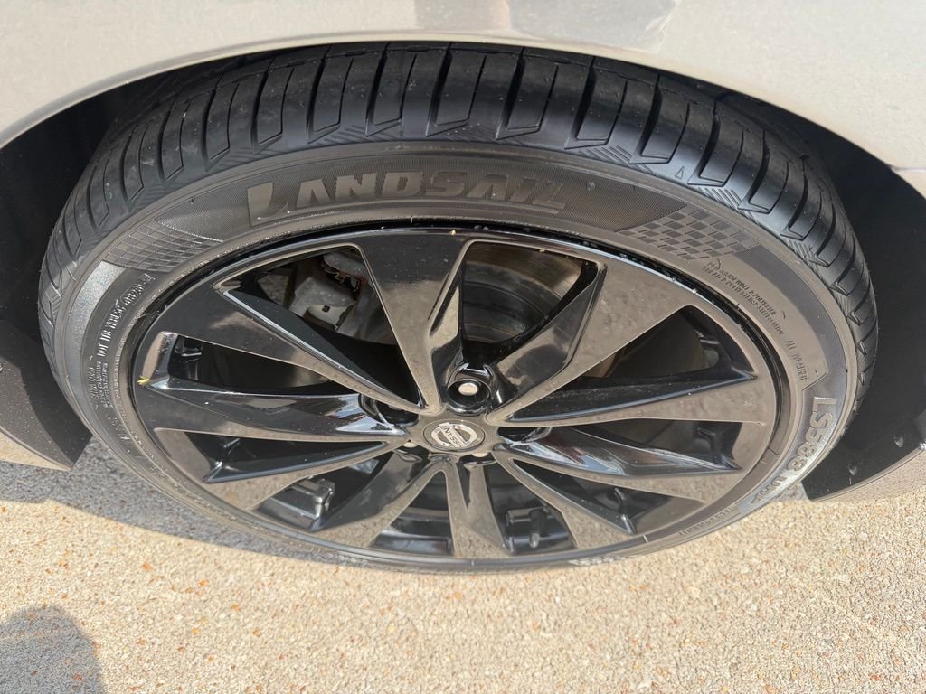 Used 2019 Gray Nissan SR image 9