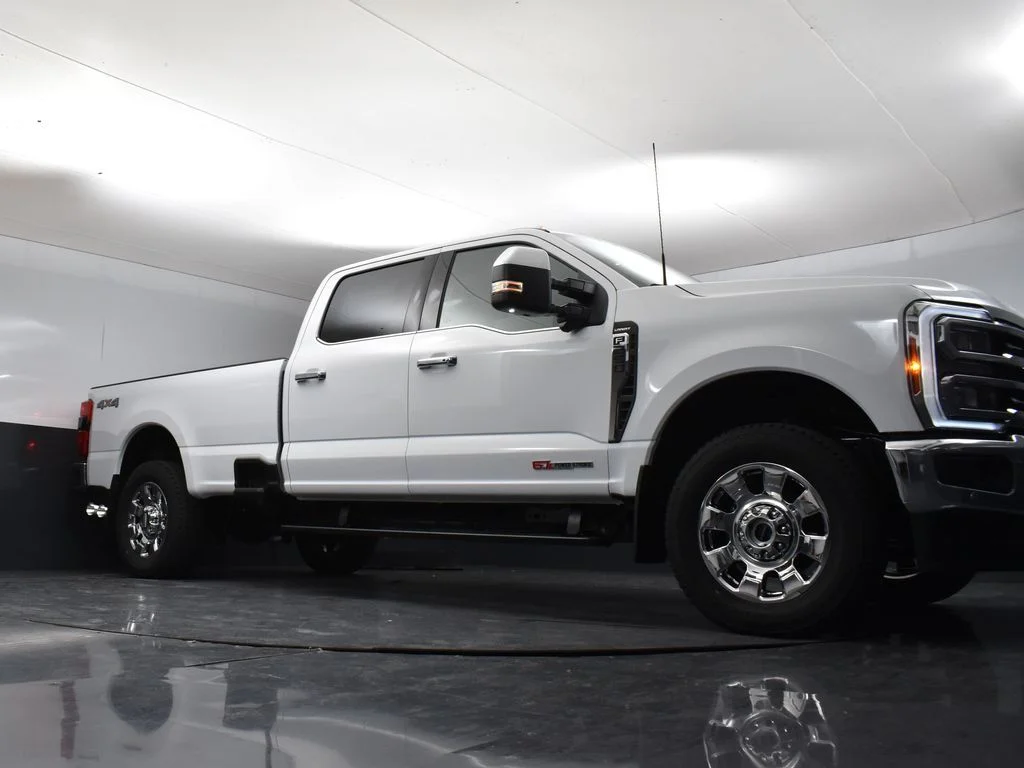 New 2027 Oxford White Ford F-250® Lariat® image 28