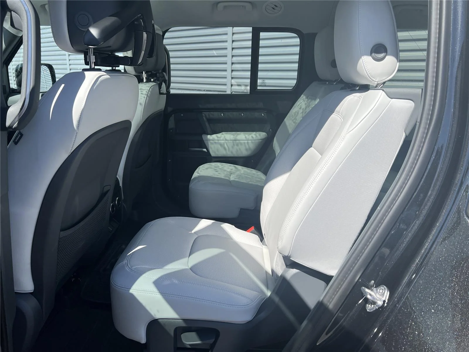 New 2026 Santorini Black Metallic Land Rover S image 8