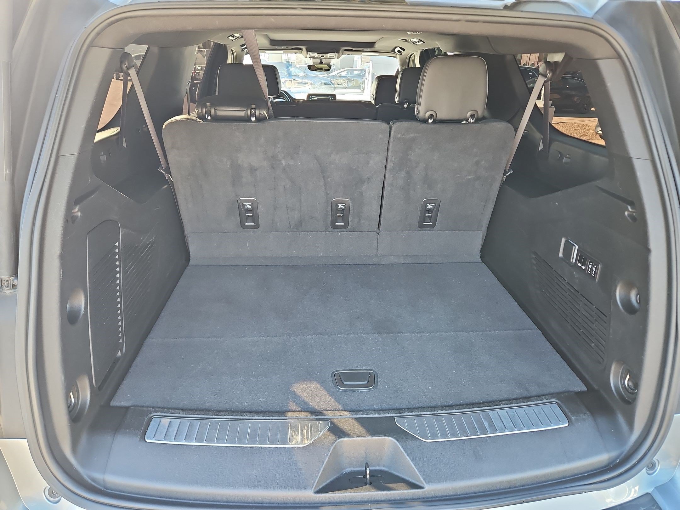 2023 Chevrolet Suburban Premier - Photo 33