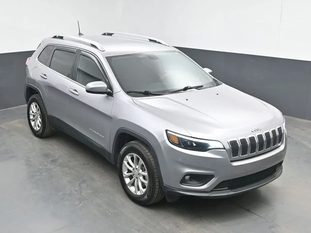Used 2019 Billet Silver Metallic Clearcoat Jeep Latitude image 13
