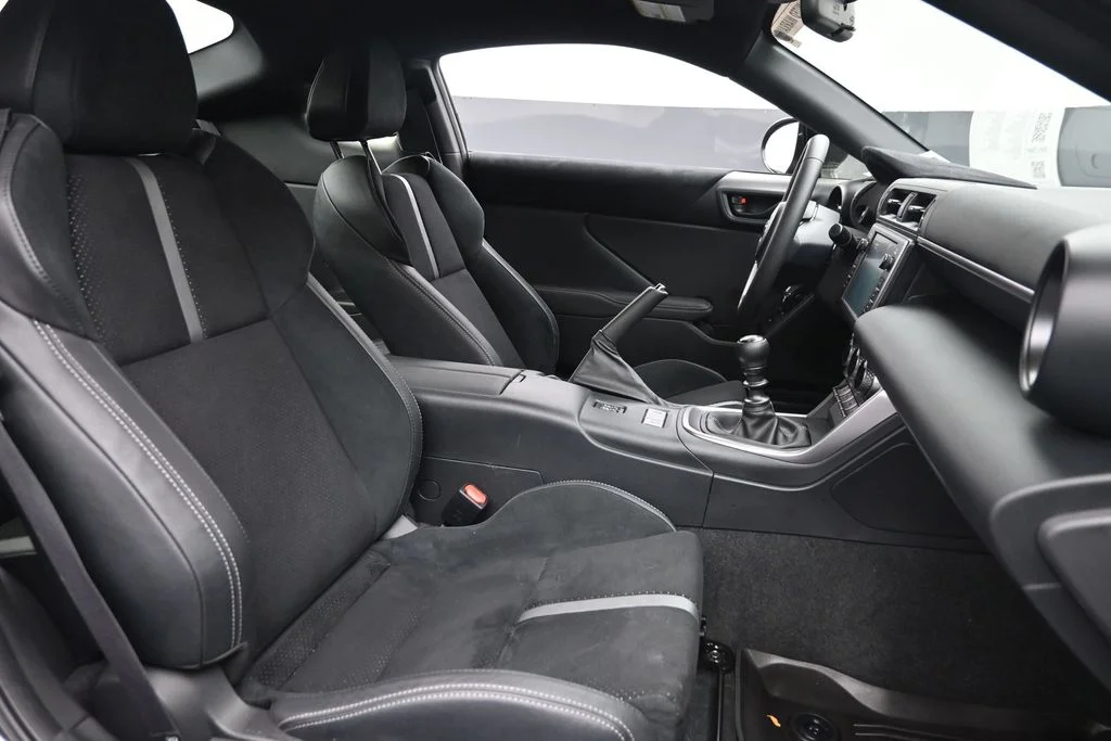 Used 2025  Toyota Premium image 9