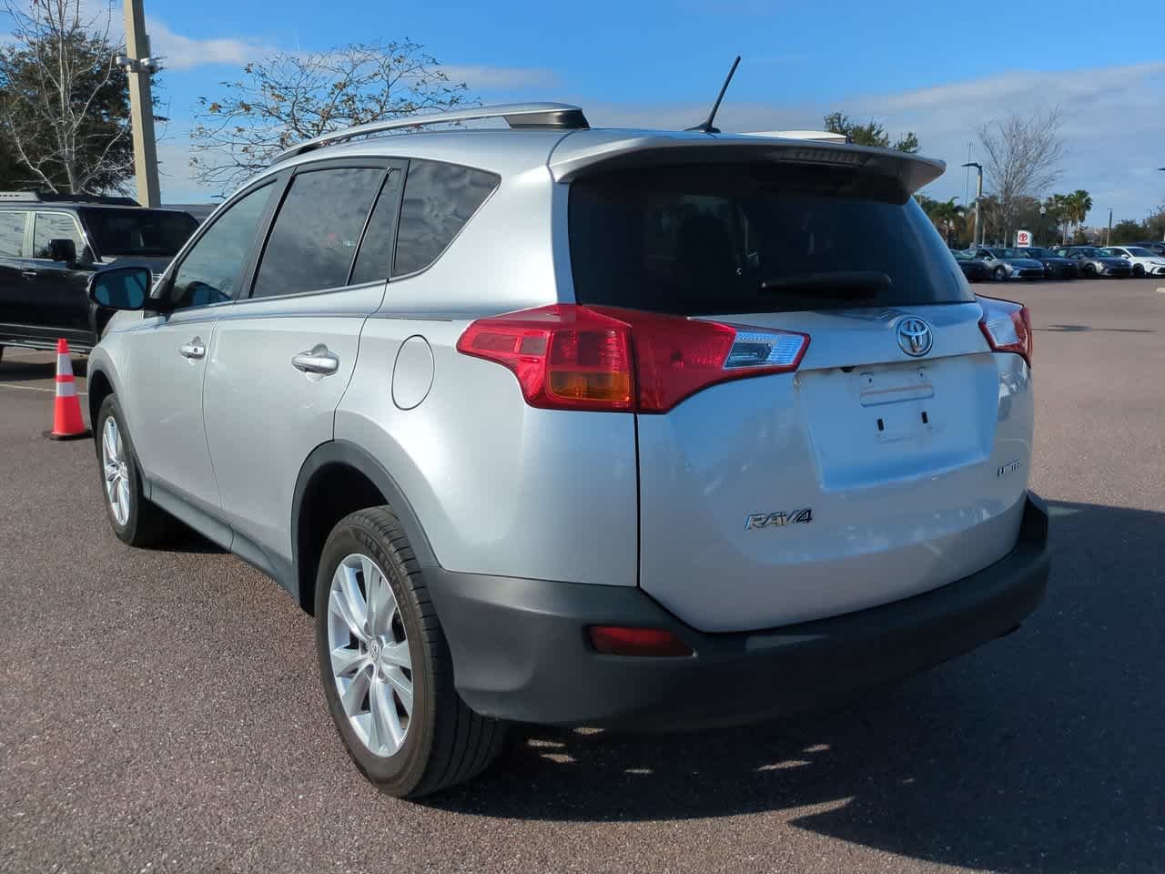 Used 2014 Classic Silver Metallic Toyota Limited image 4