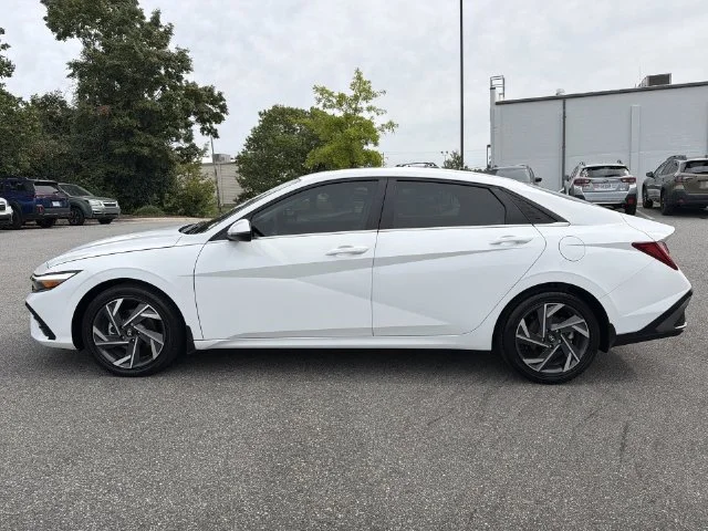 Used 2025 White Hyundai Limited image 10
